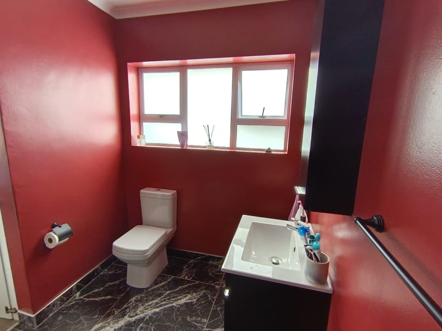 3 Bedroom Property for Sale in Summerstrand Eastern Cape